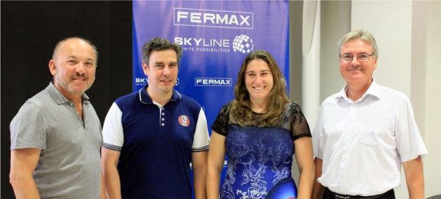 Fernando Maestre, Consejero Delegado y Juan Francisco Sebastián, Director General de FERMAX, junto a Ana Pérez y Pedro Coto, dirección de INGENIUM.
